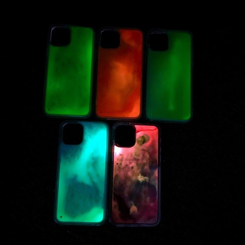 Case Neon iPhone (Brilha no Escuro)